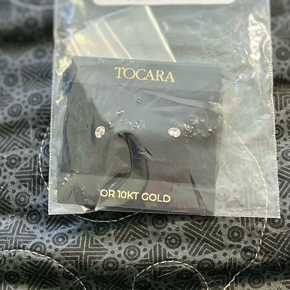 Tocara Mia GE44444 10KT Gold Earrings with DiAmi Jewels | NWT | C$35